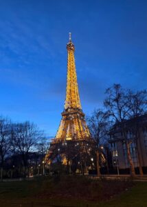 Eiffel Tower night light show and sparkling effect